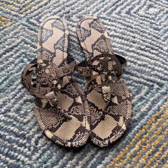 Tory Burch Women's Miller Stamped Snake Printed Leather Sandals Flats Sz 8 - Picture 2 of 4